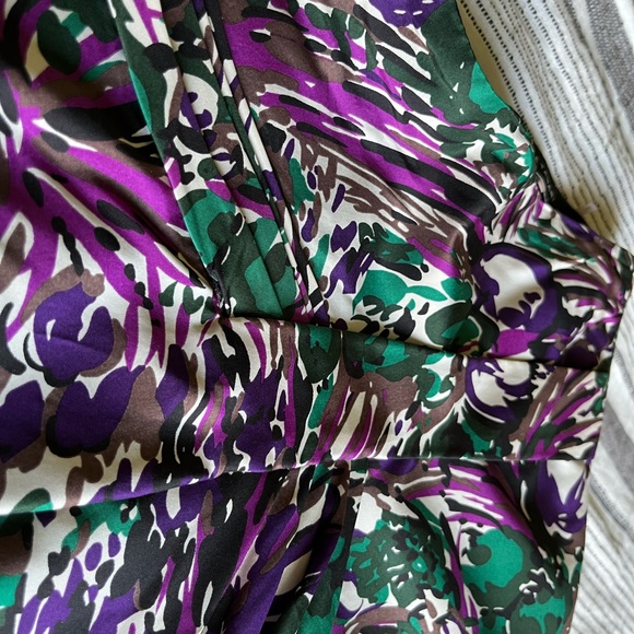 Beautiful Elie Tahari silk skirt, size 4 - Picture 7 of 7